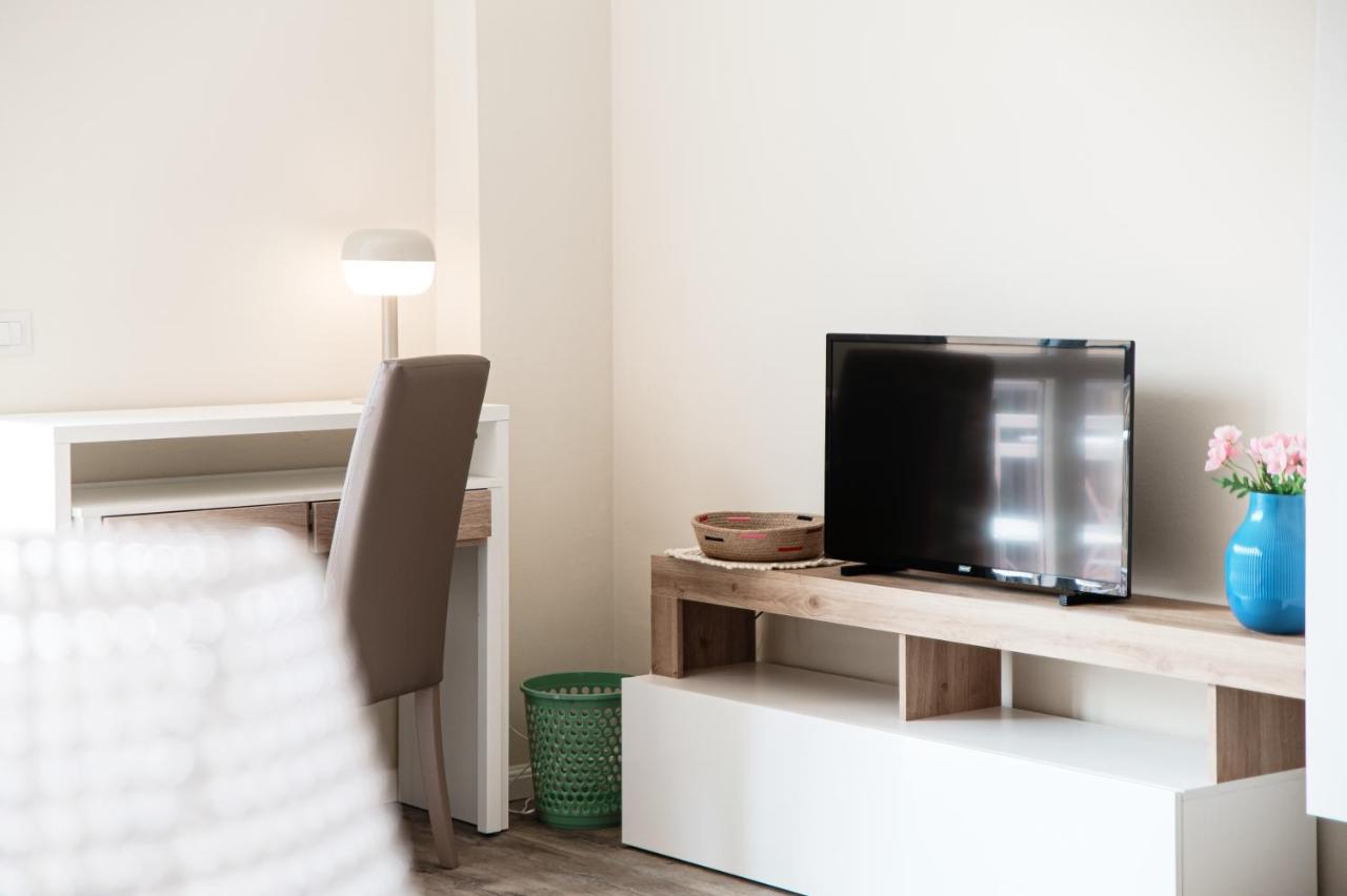 Lovely Suite With Private Parking In Como Exterior foto