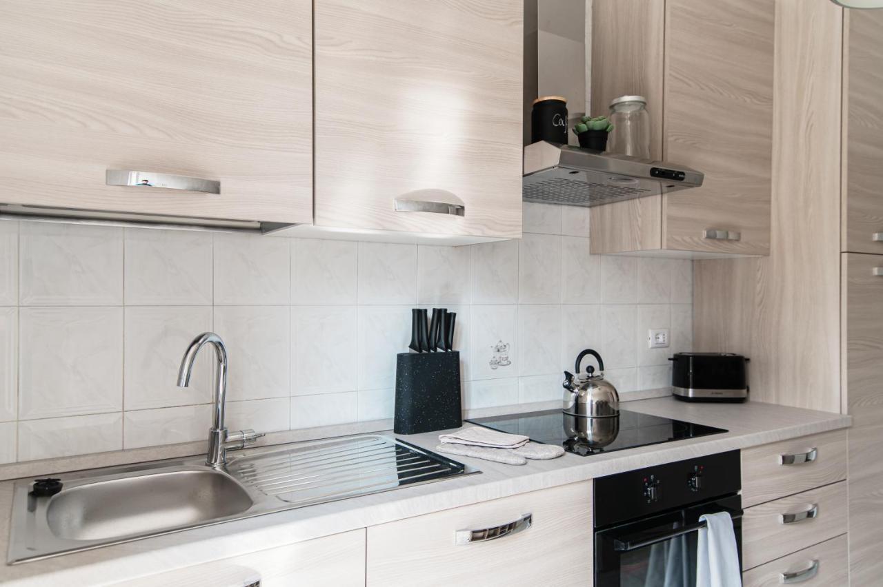 Lovely Suite With Private Parking In Como Exterior foto